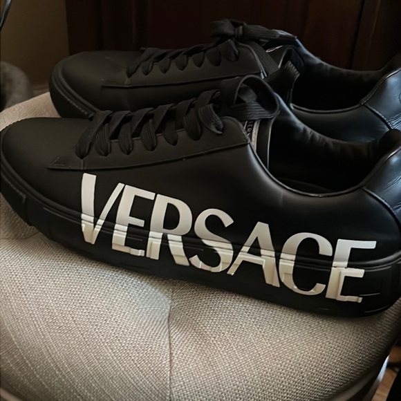 Size 11 us versaces